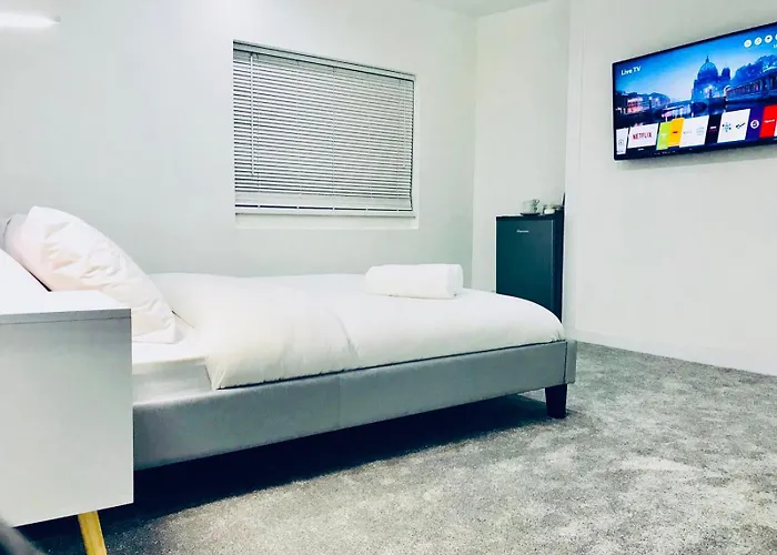 Unique 4 Bedroom House, Ideal For Hs2, Business People, Contractors & Workers