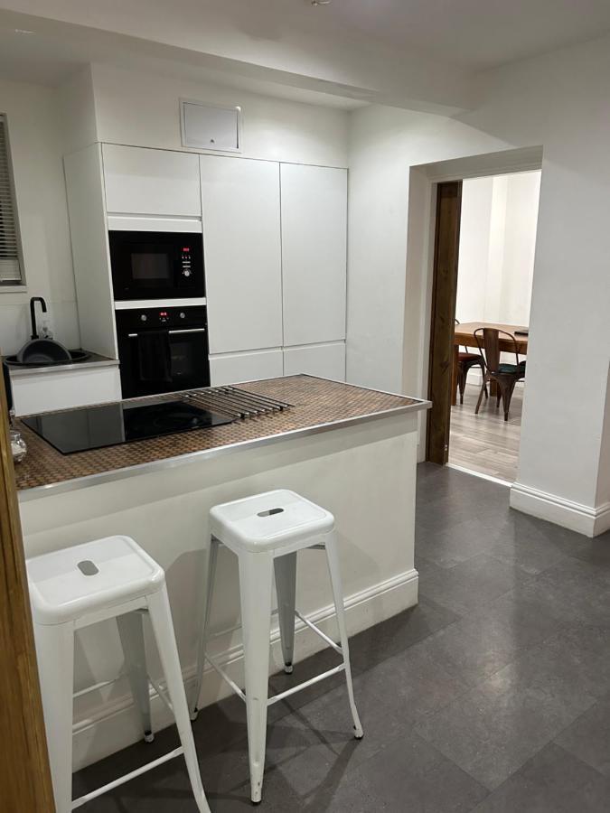 Unique 4 Bedroom House, Ideal For Hs2, Business People, Contractors & Workers Holiday home Minworth