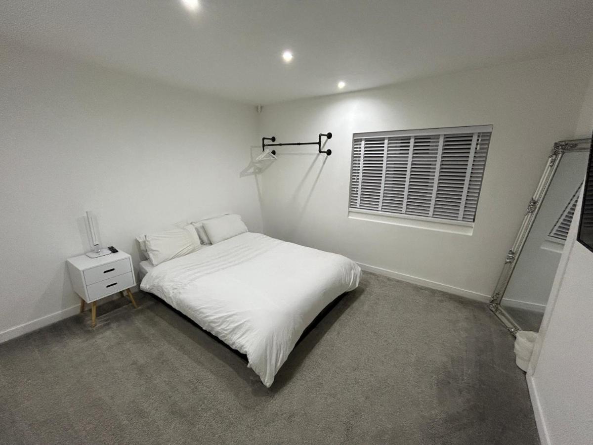 Unique 4 Bedroom House, Ideal For Hs2, Business People, Contractors & Workers Holiday home