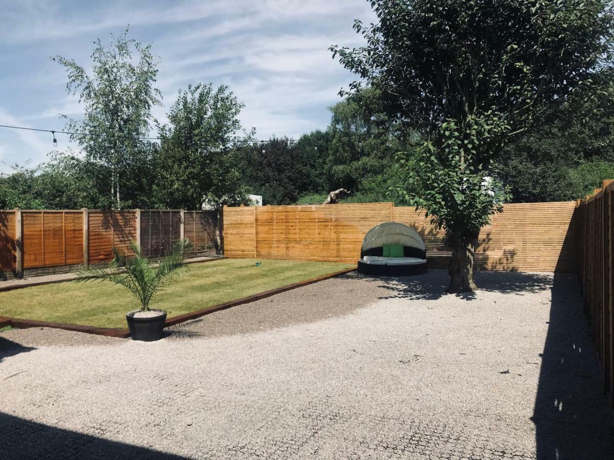 Unique 4 Bedroom House, Ideal For Hs2, Business People, Contractors & Workers Holiday home Minworth